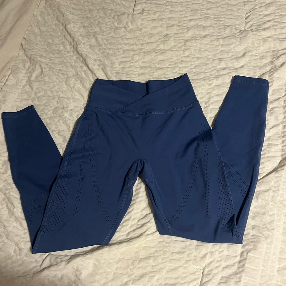 Alphalete - Surface path laser cut leggings color blue